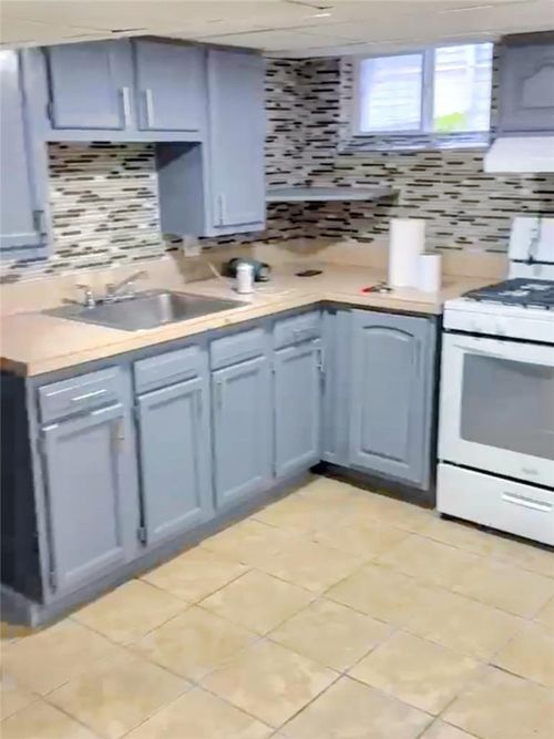 75 Oxford St, Hanover Twp, PA, 18706-3339 | Card Image