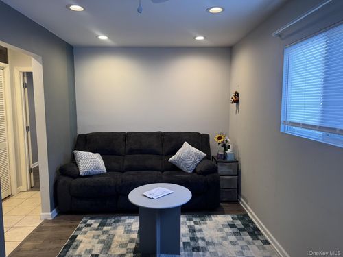 1520 N Thompson Dr, Bay Shore, NY, 11706-1334 | Card Image