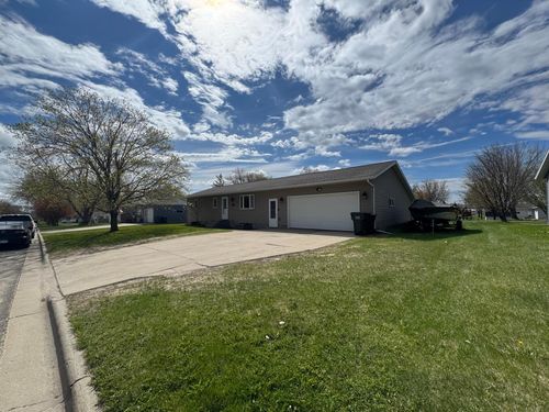 809 10th St S, Sauk Centre, MN, 56378-1738 | Card Image