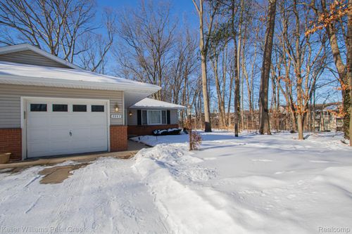 3947 Butternut Ct, Port Huron, MI, 48060-8615 | Card Image