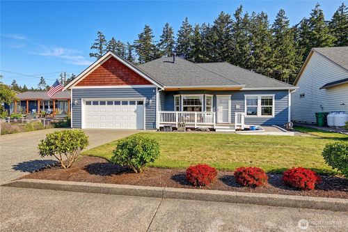 1612 Country Club Dr, Camano Island, WA, 98282-6326 | Card Image