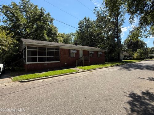 105 New St, Williamston, NC, 27892-2249 | Card Image