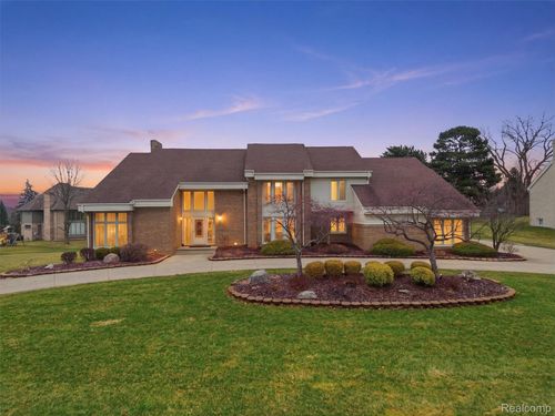 3827 Manchester Ct, Bloomfield Hills, MI, 48302-1240 | Card Image