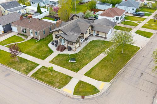 735 2nd Ave Nw, Valley City, ND, 58072-2505 | Card Image