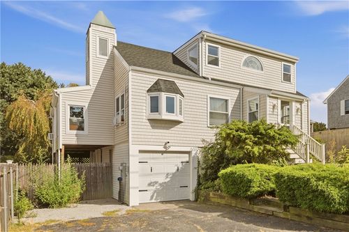91 Easton Ave, Portsmouth, RI, 02871-5518 | Card Image