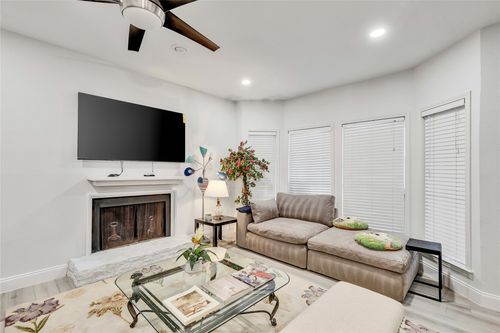 apt-56-2529 Rio Grande St, Austin, TX, 78705-4510 | Card Image