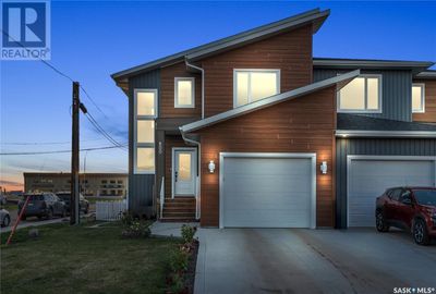 800 1 St Ave N, Home with 4 bedrooms, 4 bathrooms and null parking in Martensville SK | Image 1