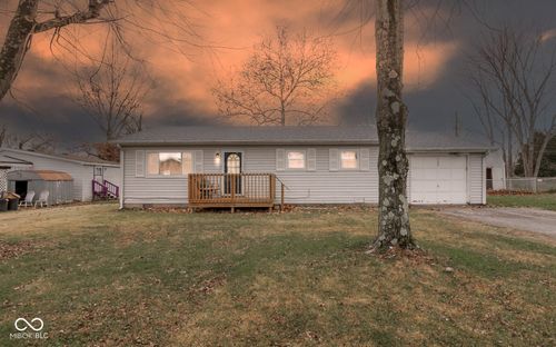 320 S New York St, Austin, IN, 47102-8937 | Card Image