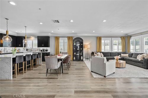 10756 Saffron St, Fontana, CA, 92337-7638 | Card Image