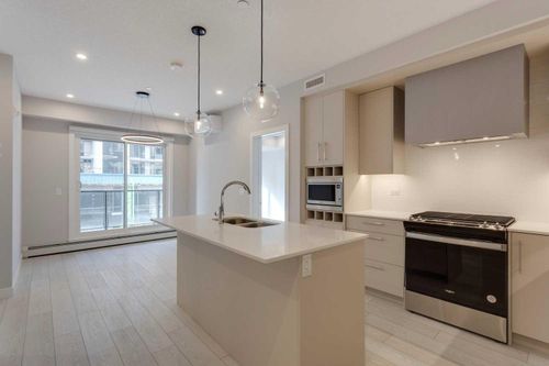 206-8370 Broadcast Avenue Sw, Calgary, AB, T3H6L3 | Card Image