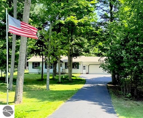 33 Bluejay Road, Traverse City, MI, 49696 | Card Image