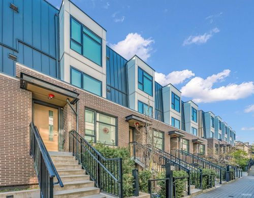 {{alt}} | Card Image