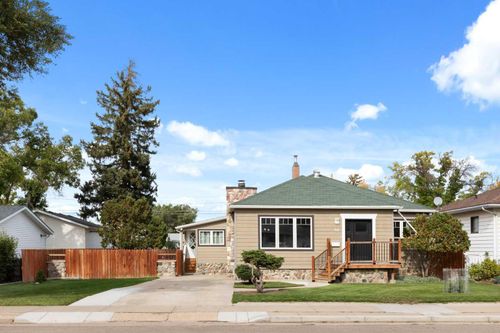 44 8 St Ne, Medicine Hat, AB, T1A5R3 | Card Image