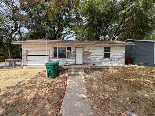 327 W Hester St, Sherman, TX, 75090-8609 | Card Image