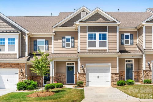 8723 Harris Lake Ln, Charlotte, NC, 28269-0896 | Card Image