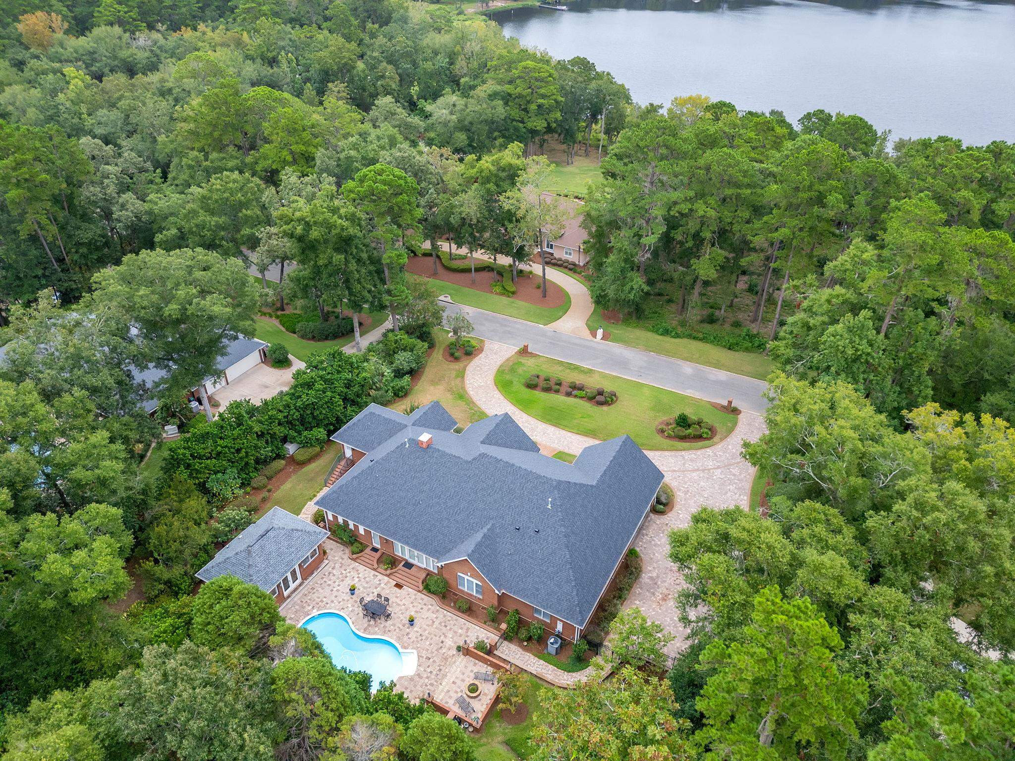 Pembridge Pl, Tallahassee, FL 32309