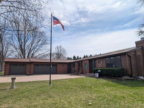 2155 Oriole Dr, FREEPORT, IL, 61032-8450 | Card Image