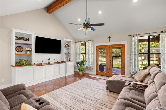 122 Twisting Oak Ct, House other with 4 bedrooms, 3 bathrooms and null parking in Pipe Creek TX | Image 12