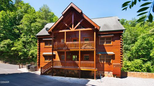 1124 Black Bear Cub Way, Sevierville, TN, 37862 | Card Image