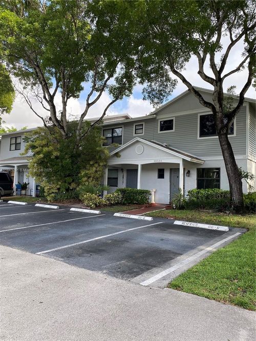 10537 Nw 8th St, Pembroke Pines, FL, 33026-3947 | Card Image