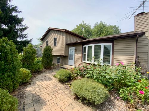 592 Pine Grove Avenue, Gurnee, IL, 60031 | Card Image