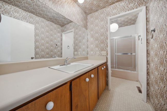 Hall Bathroom | Image 41