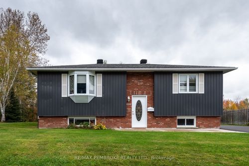 1108 Boundary Rd, Pembroke, ON, K8A7X1 | Card Image