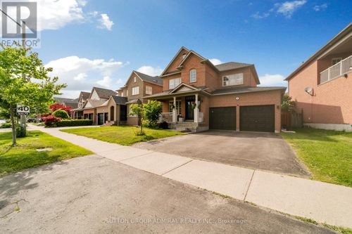 24 Newbridge Avenue, Richmond Hill (Oak Ridges), ON, L4E4A2 | Card Image