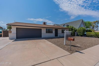 1305 W El Alba Way, House other with 3 bedrooms, 2 bathrooms and null parking in Chandler AZ | Image 2