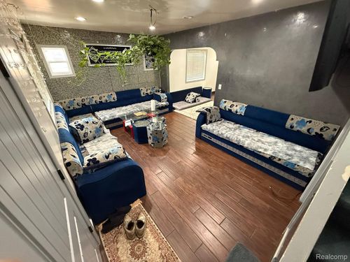 6848 Rutland St, Detroit, MI, 48228-4705 | Card Image