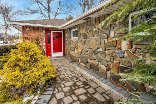 195 Norma Ave, West Islip, NY, 11795-1516 | Card Image