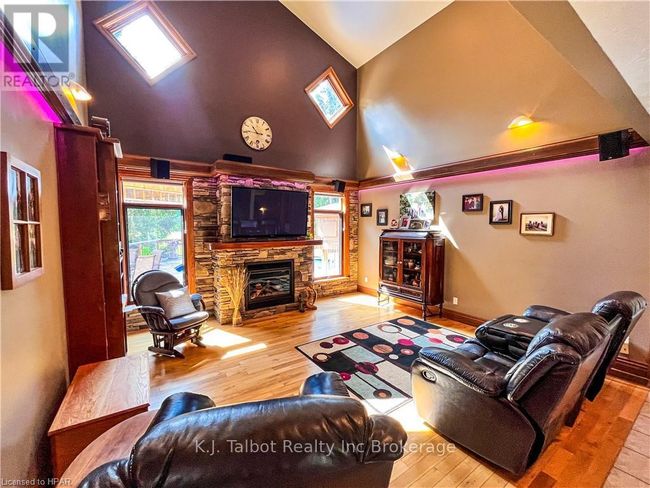 81276 Westmount Line, House other with 3 bedrooms, 4 bathrooms and 10 parking in Goderich ON | Image 9