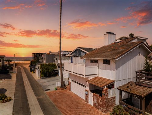 999 Waterbury Ln, Ventura, CA, 93001 | Card Image