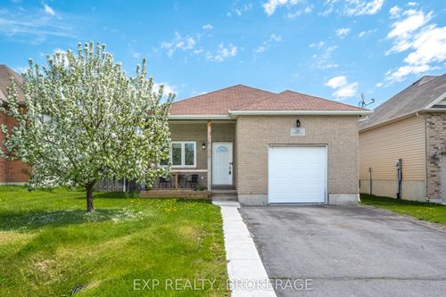 176 Somerset Dr, Bath, ON, K0H1G0 | Card Image