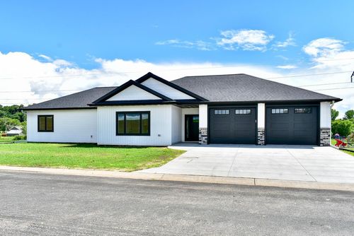 416 Brubaker Dr, Saint Charles, MN, 55972-1085 | Card Image