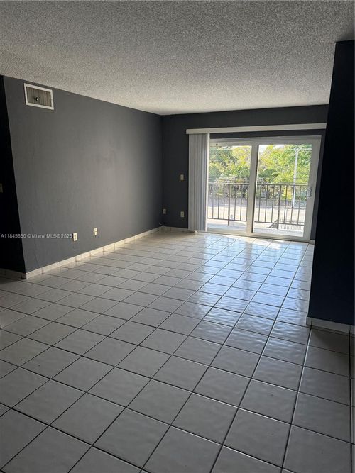 apt-e301-5501 Nw 7th St, Miami, FL, 33126-3218 | Card Image