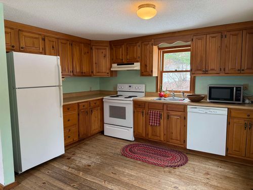 33 Kolbe Ln, Enfield, NH, 03748-3840 | Card Image