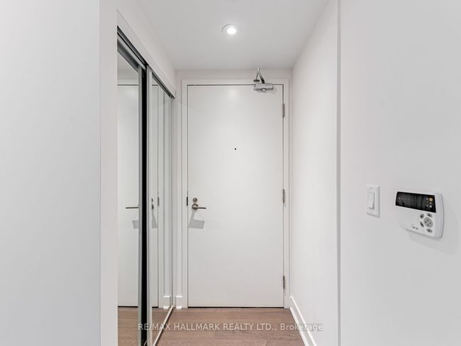 1702 - 58 Orchard View Blvd, Condo with 2 bedrooms, 1 bathrooms and null parking in Toronto ON | Image 4