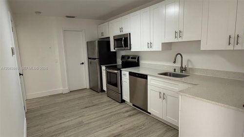 3-411 Se 10th St, Hallandale Beach, FL, 33009-7164 | Card Image