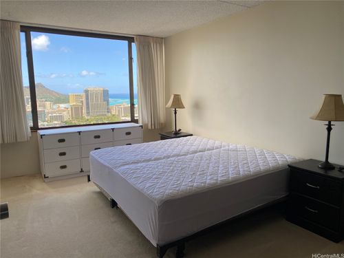 3807-411 Hobron Ln, Honolulu, HI, 96815-1220 | Card Image