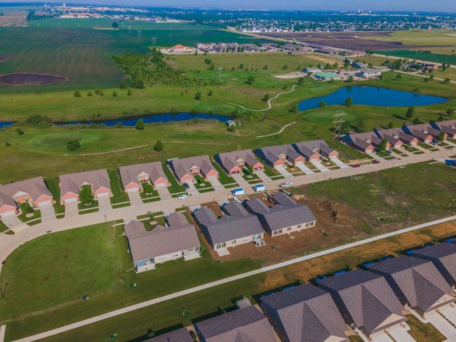 1916 Dunraven Rd, Home with 2 bedrooms, 3 bathrooms and null parking in Bloomington IL | Image 34