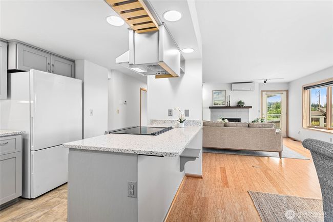 The induction cooktop facing the dining room. | Image 12