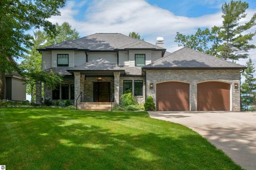 5568 Lakeview Dr, Interlochen, MI, 49643-9598 | Card Image