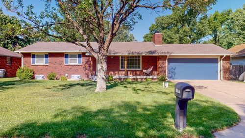 1357 N Valleyview St, Wichita, KS, 67212 | Card Image