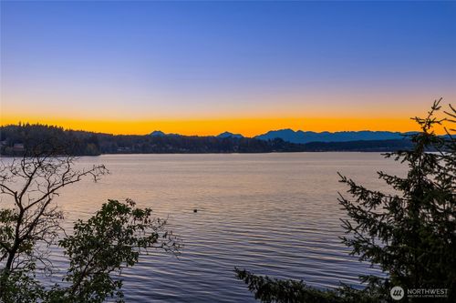 8405 Hansen Rd Ne, Bainbridge Island, WA, 98110-1677 | Card Image