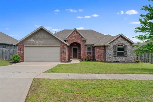 2838 N Seneca Ave, Fayetteville, AR, 72704-7112 | Card Image