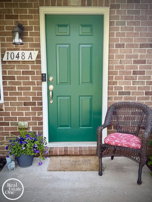1048 Lakepointe St, Grosse Pointe Park, MI, 48230-1367 | Card Image