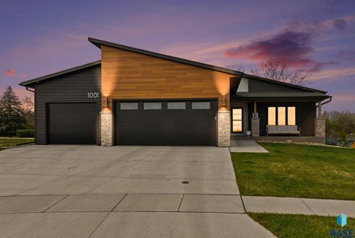 1001 S Moonlight Cir, Brandon, SD, 57005-1703 | Card Image