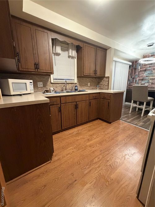 1436 Berrywood Ln, Flint, MI, 48507-5327 | Card Image