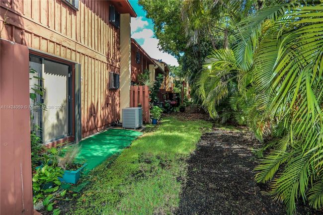 0 - 444 Se 14th St, Townhouse with 2 bedrooms, 2 bathrooms and null parking in Dania Beach FL | Image 31